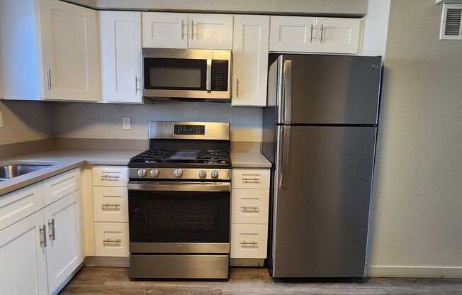 2 beds, 1 bath, 800 sqft, $1,295, Unit #40