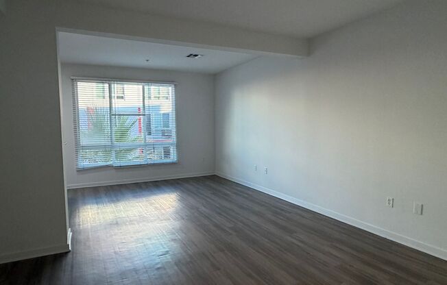 Studio, 1 bath, 638 sqft, $2,155, Unit 418