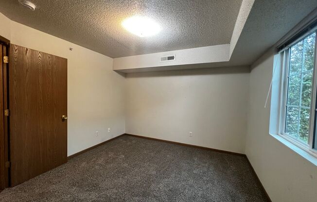 2 beds, 1 bath, $1,125