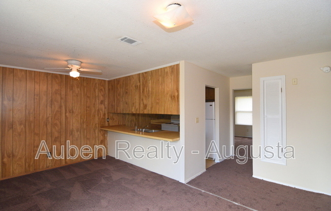 2 beds, 1 bath, 960 sqft, $1,000