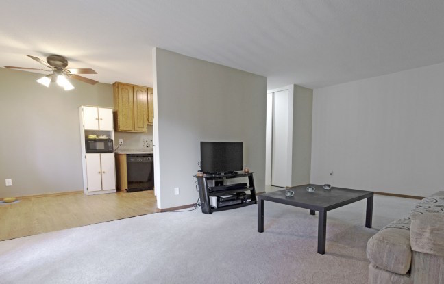 2 beds, 1 bath, 875 sqft, $1,310, Unit 249-208