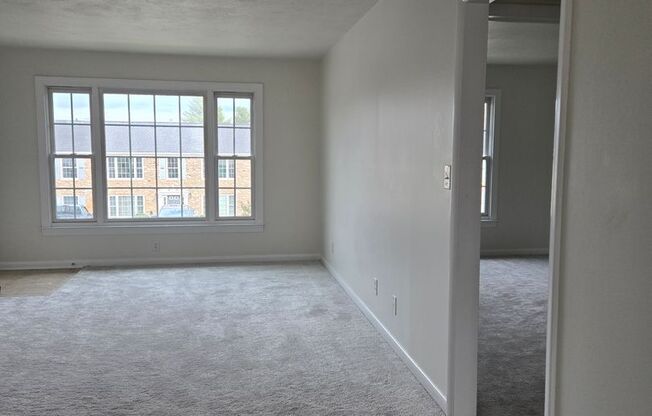 2 beds, 1 bath, 895 sqft, $1,170, Unit 003