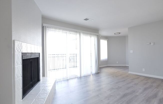 1 bed, 1 bath, 828 sqft, $1,995, Unit 036