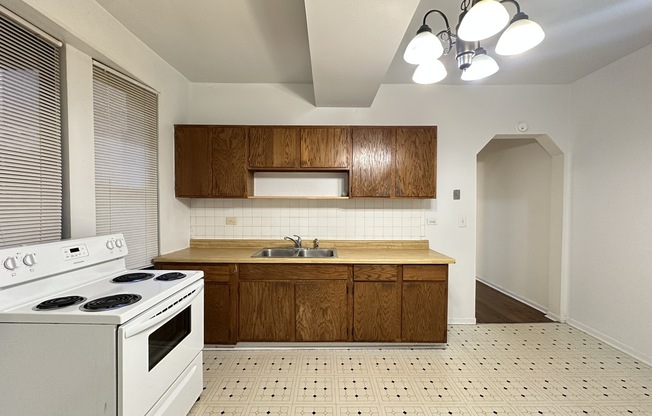 3147 Medill
