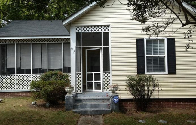 2 beds, 1 bath, $1,195