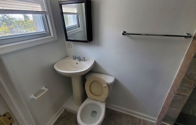 1 bed, 1 bath, $700, Unit 3rd Floor