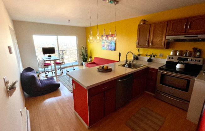 275 Burnett Ave
