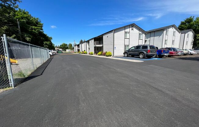 2 beds, 1 bath, 780 sqft, $1,155, Unit 21