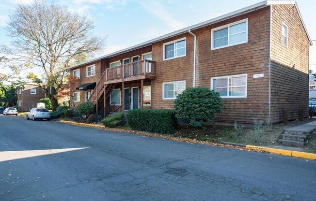 3 beds, 1 bath, 1,000 sqft, $2,199, Unit 3030-13