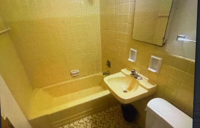 3400-3402 N Gordon PL