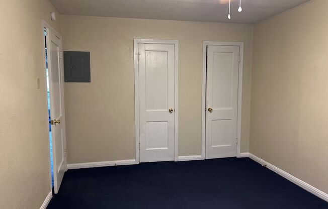 2 beds, 1 bath, $900