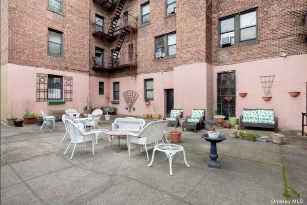 2 beds, 1 bath, $3,000, Unit 5A