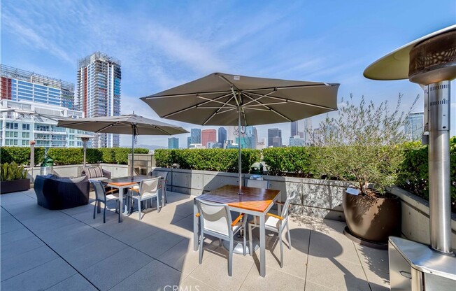 1 bed, 1 bath, 920 sqft, $2,900, Unit 909