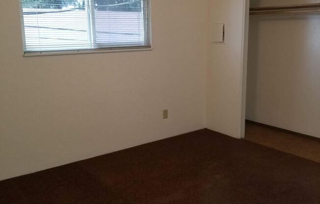 2090 Roosevelt Blvd. Pine Ridge Apartments