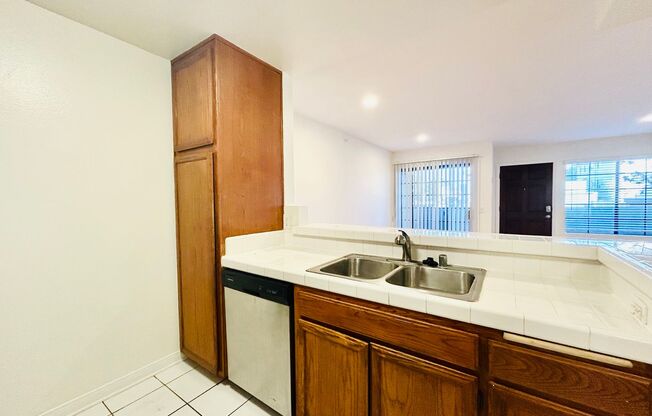 1 bed, 1 bath, $2,495, Unit 103