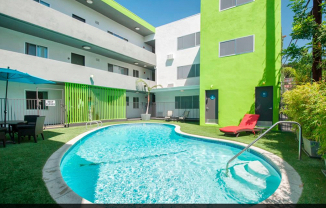 1595 E CHEVY CHASE DR