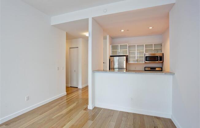 1 bed, 1 bath, $4,700, Unit 18P