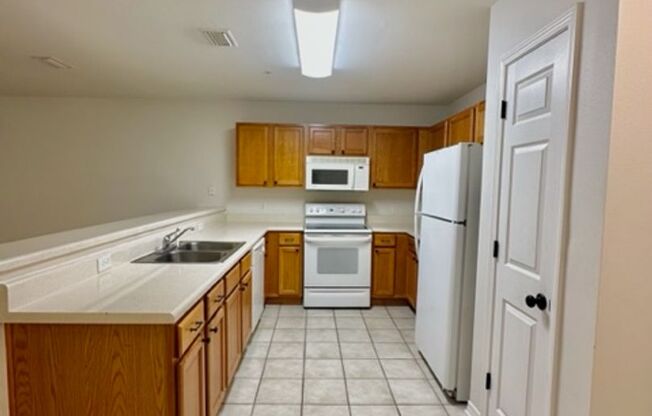 3 bedroom/2.5 bathroom/1 car garage town home for rent in Southeast FWB!