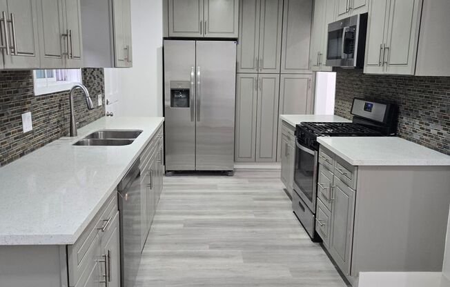 1641 W 222 ST