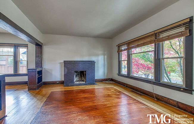 Stunning 4BD Craftsman in Excellent N Portland Location! Fully Fenced Yard & More!