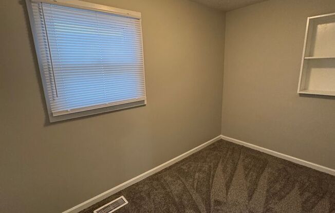 3 beds, 1 bath, $1,095