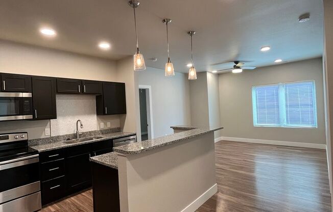 2 beds, 2 baths, 965 sqft, $1,450