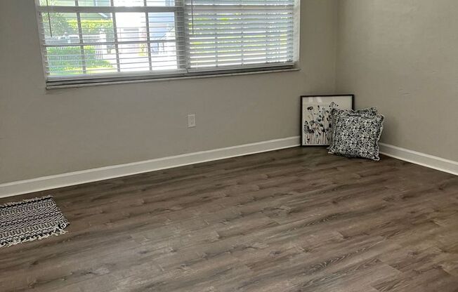 Studio, 1 bath, 352 sqft, $1,099, Unit 401