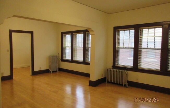 2 beds, 1 bath, $1,100, Unit 903 #3