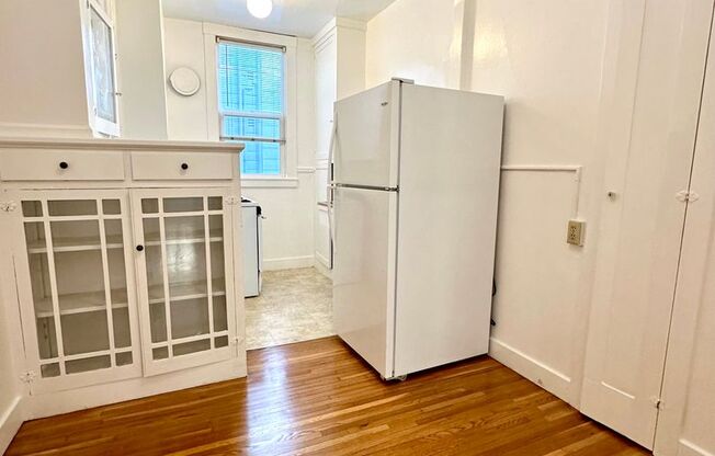 Studio, 1 bath, 450 sqft, $2,500, Unit 08