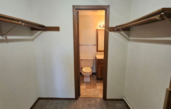 1 bed, 1 bath, 1,078 sqft, $1,229, Unit 1401 079