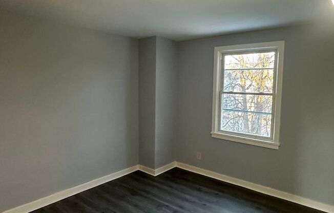 2 beds, 1 bath, $1,100, Unit 66