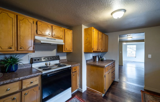 2 beds, 1 bath, $1,050