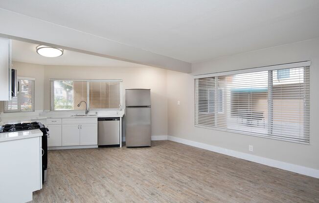 2 beds, 1 bath, 854 sqft, $2,995, Unit 25-01
