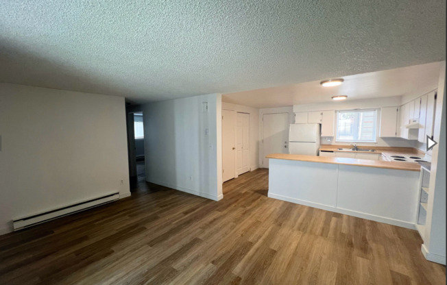 2 beds, 1 bath, 780 sqft, $1,100, Unit 30