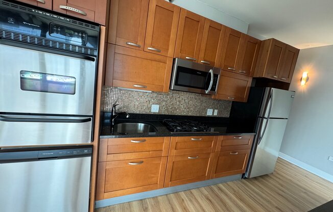 647 W WAYMAN
