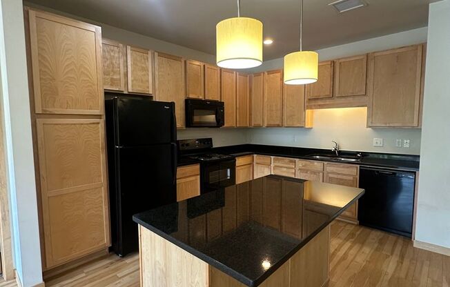2 beds, 2 baths, 1,000 sqft, $1,395, Unit 312