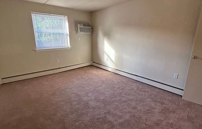 2 beds, 1.5 baths, 934 sqft, $1,650, Unit Q01