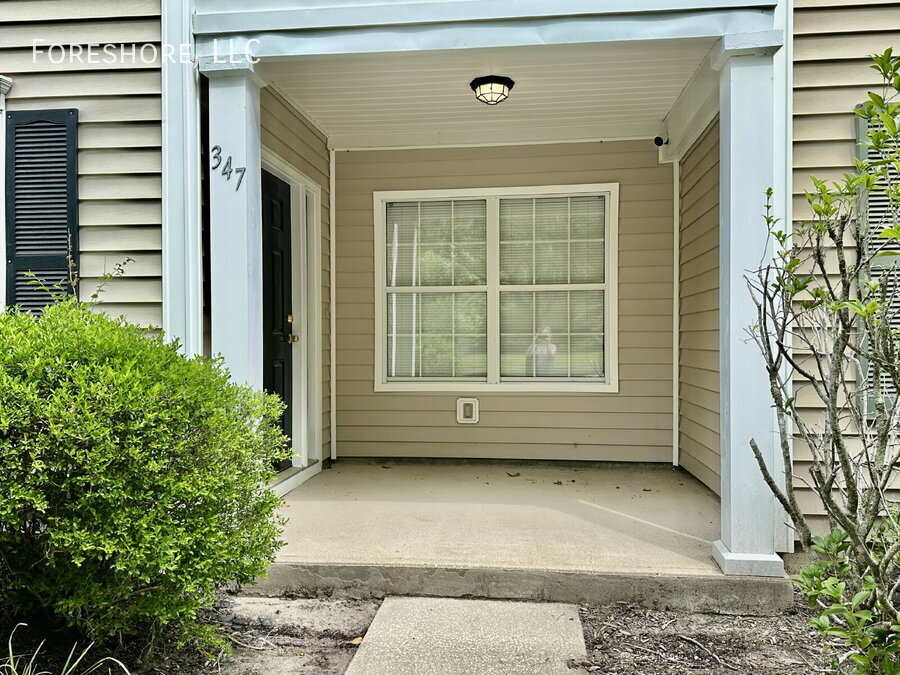 347 CAMPUS LN