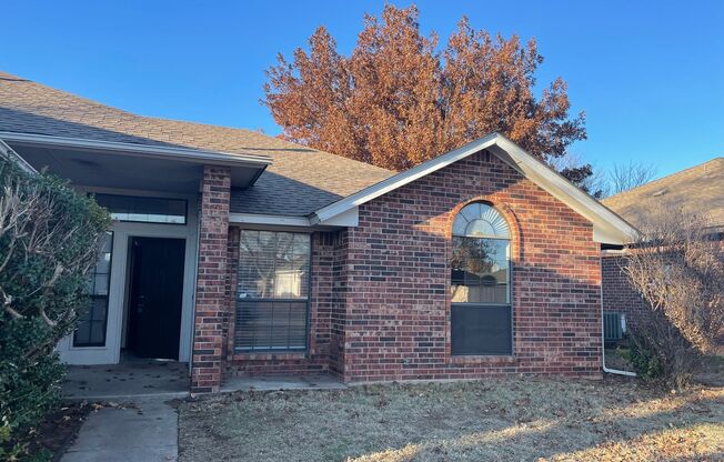 621 Gyrfalcon  - Norman 3 Bedroom/2 Bath home