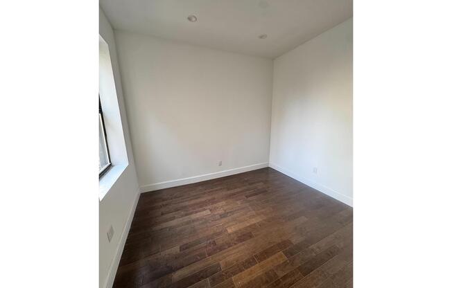 55 TIEMANN PL