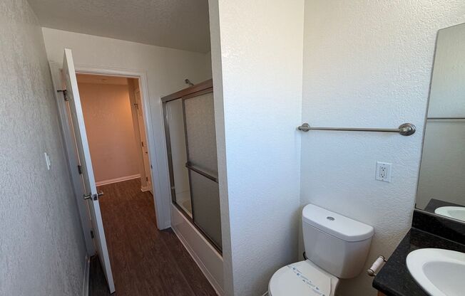 2 beds, 1 bath, 1,000 sqft, $2,705, Unit 4953C