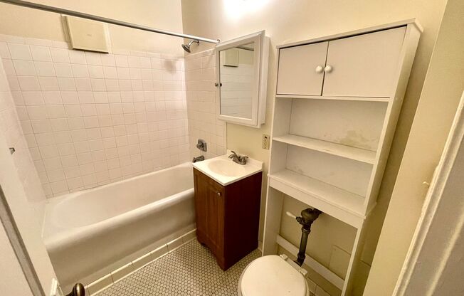 1 bed, 1 bath, $915, Unit 4