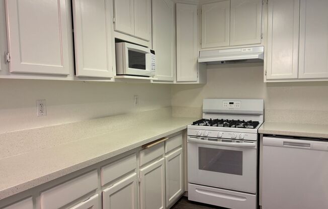 2 beds, 1 bath, 806 sqft, $2,375, Unit 5144C