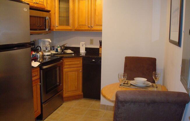 2 beds, 2 baths, 840 sqft, $2,600, Unit EL-222