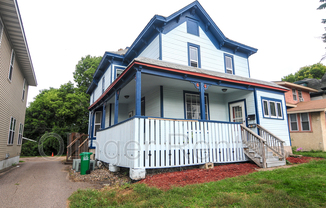 1015 13 AVE SE