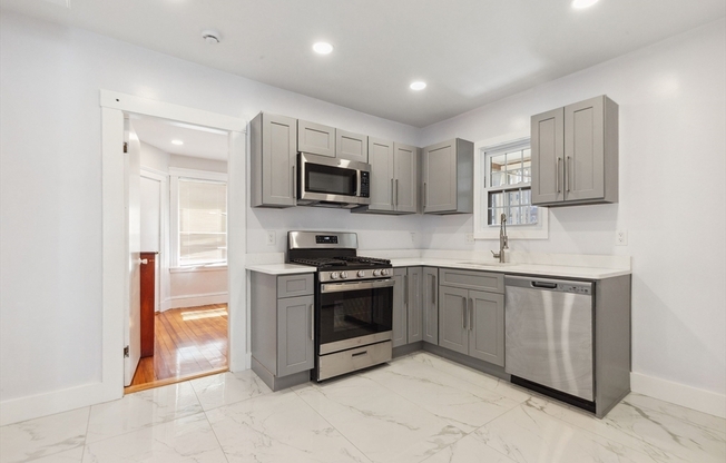 11 TUCKER ST