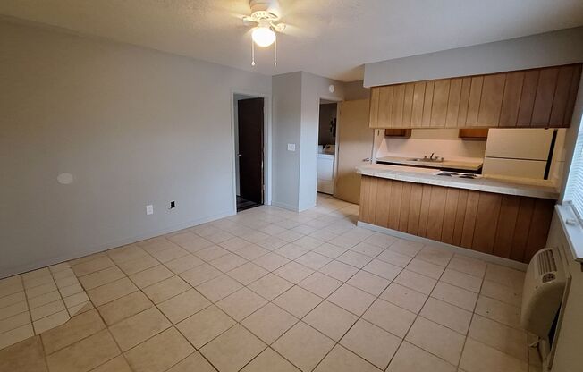 1 bed, 1 bath, $795, Unit 1390 W Wedington Dr 3