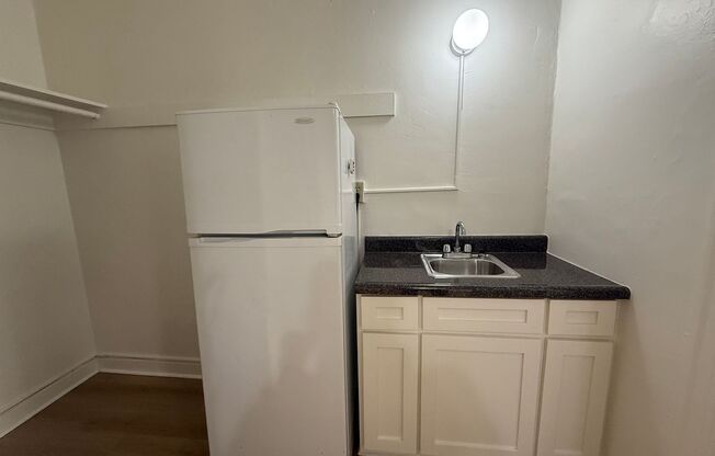 Studio, 1 bath, 275 sqft, $1,245, Unit 42