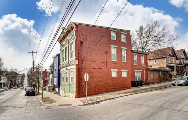 300 Warner St 2F