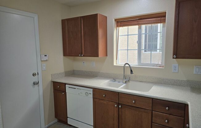 3 beds, 2.5 baths, $1,730